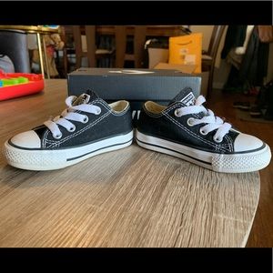 Converse Chuck Taylor Low Top Sneakers